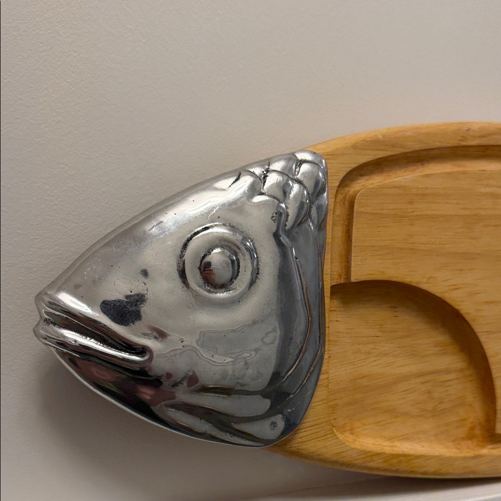 Silver and Brown Fish-Shaped Serving Tray - Picture 2 of 10